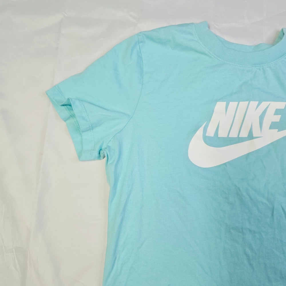 Nike Women's Tee T-Shirt Size M Light Blue Futura Logo Short Sleeve Q5 - Picture 10 of 14